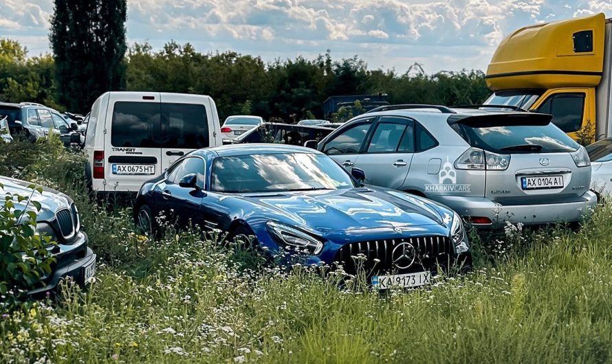 В Україні відправили на штрафмайданчик дорогий суперкар Mercedes