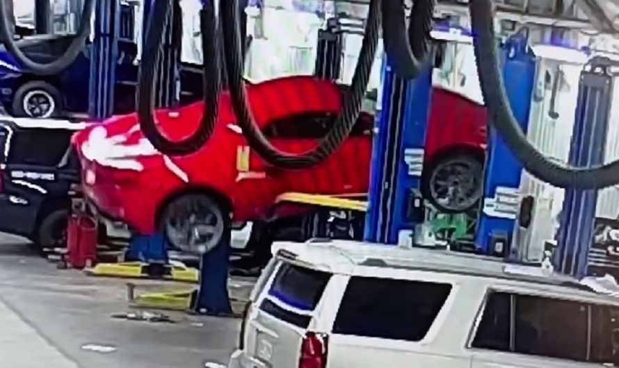 Найновіший спорткар Corvette 2024 став жертвою курйозного випадку на СТО (відео)