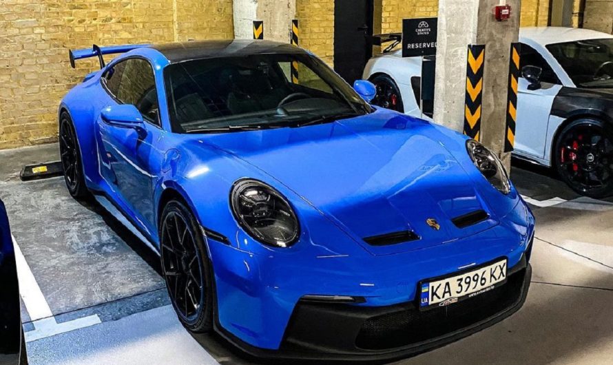 В Україні помітили новий спорткар Porsche 911 GT3 у незвичному кольорі (фото)