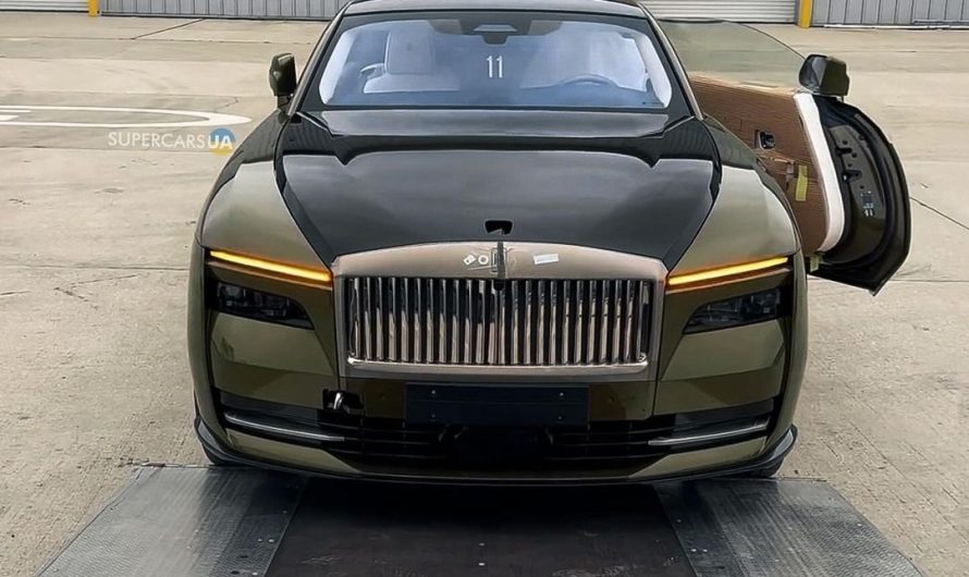 В Україну приїхав перший електромобіль Rolls-Royce за $400 000 (фото)