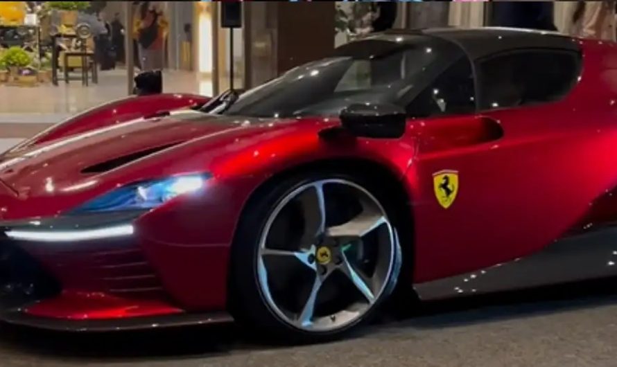 Кріштіану Роналду придбав новітній суперкар Ferrari за $2,3 мільйона (відео)