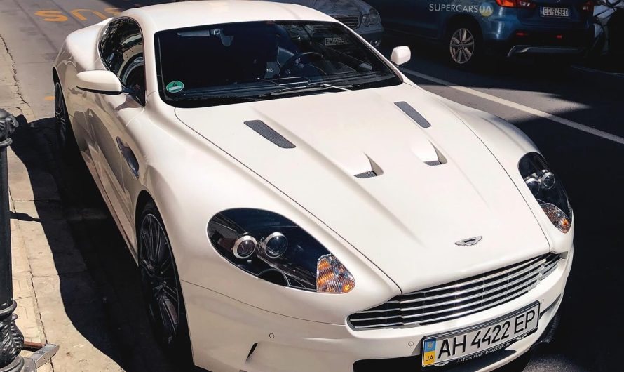 В Італії сфотографували рідкісний Aston Martin на українських номерах