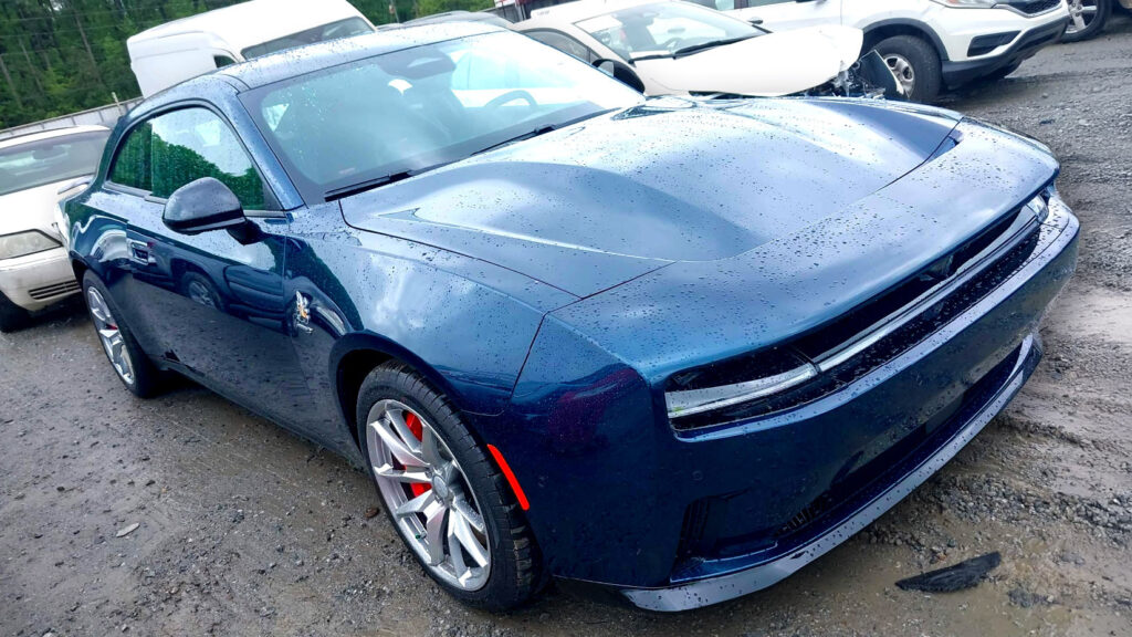 Чи варто рятувати цей Charger Daytona Scat Pack від утилізації?