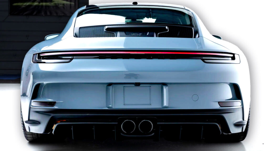 Навіть аварія та 3 тисячі миль не завадили цьому Porsche продатися на $36 тисяч дорожче за рекомендовану ціну
