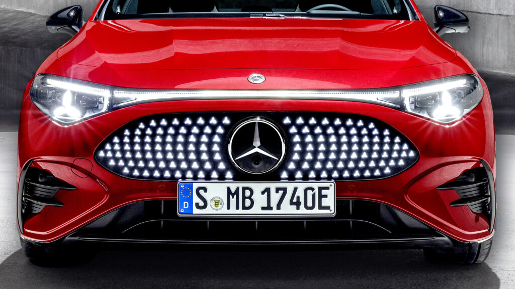 Що вони собі думали? Mercedes CLA EV підтримує лише швидкі зарядні станції з напругою 800В