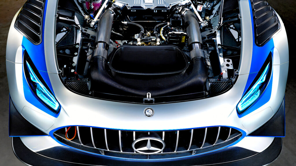Новий V8 від AMG не просто повертається — він збирається домінувати