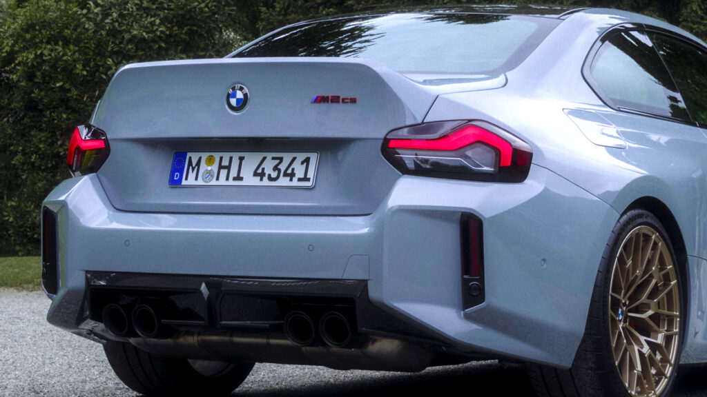Новий BMW M2 CS представлено: спойлер у вигляді качиного хвоста справжній