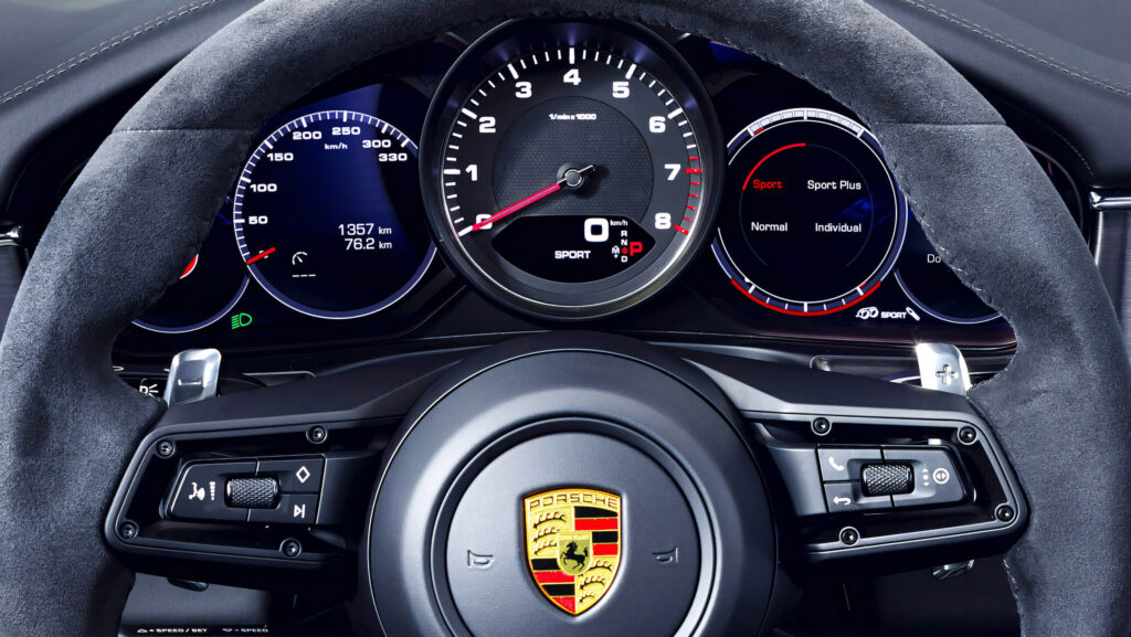 Водія Porsche оштрафували на 2700 доларів у Каліфорнії