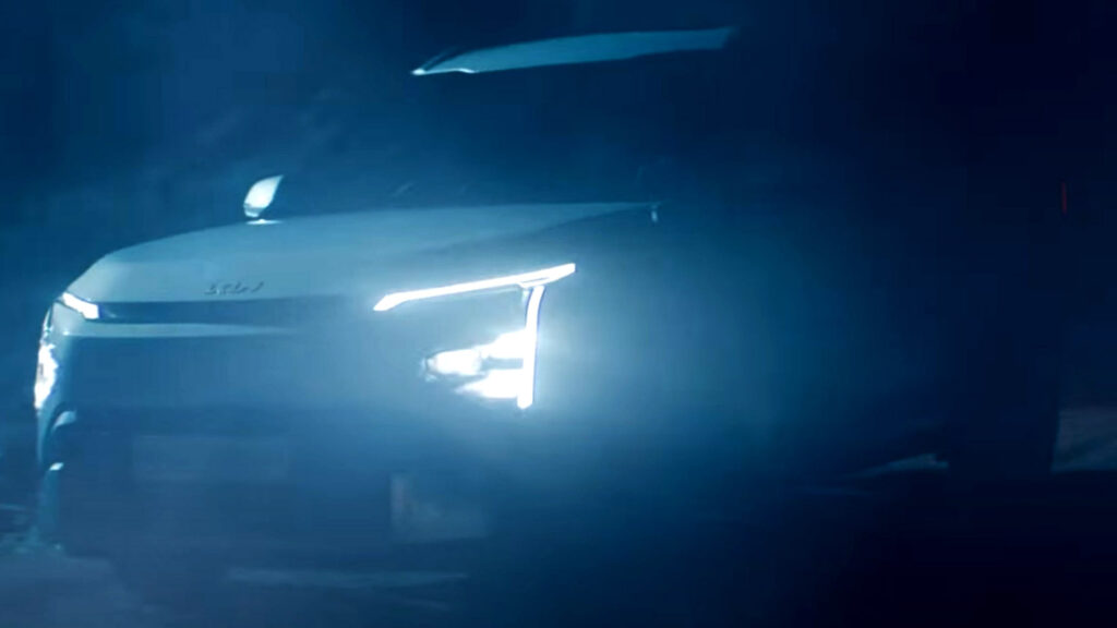 Новий мінівен Kia з ДВЗ виглядає як кросовер на електротязі