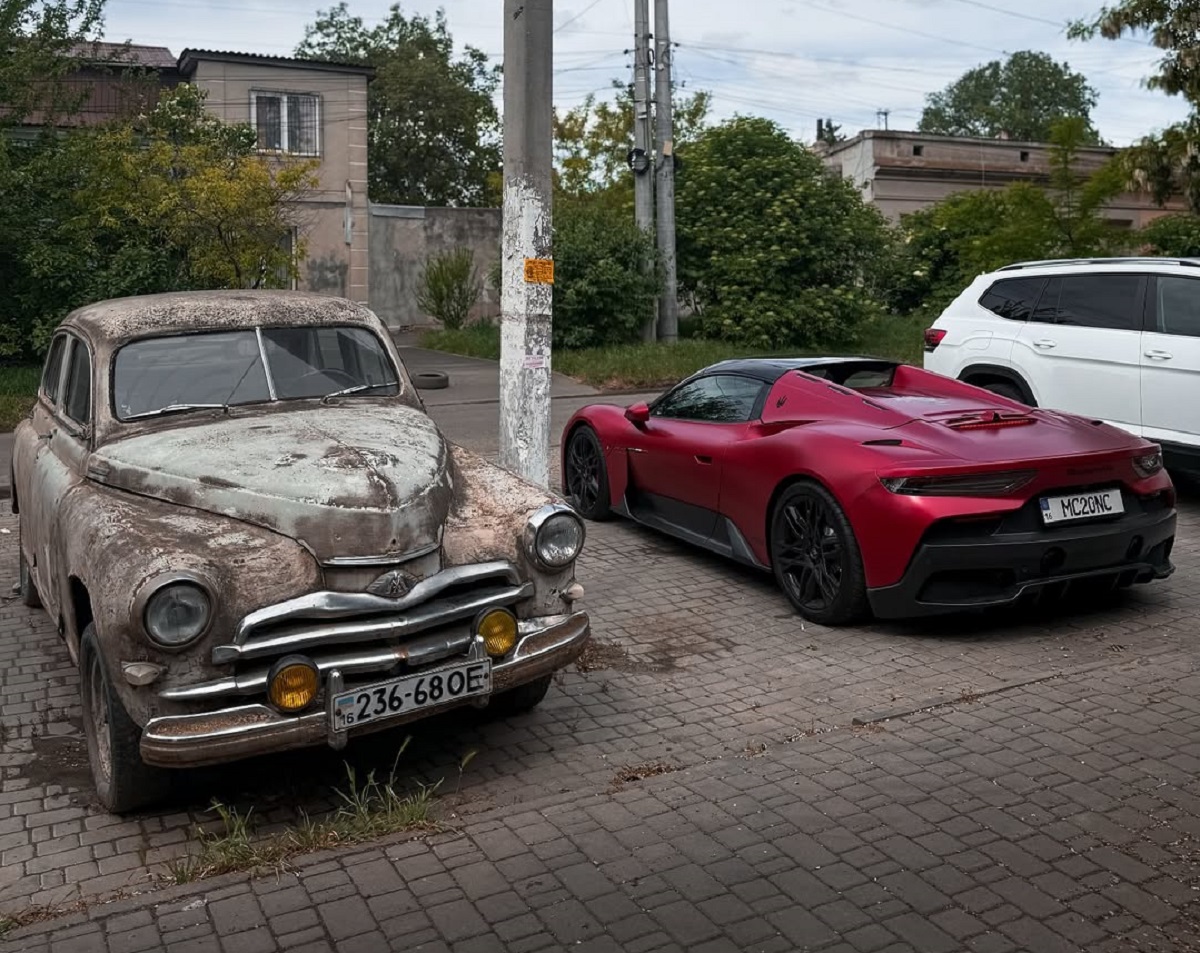 В Одесі помітили дорогезний спорткар Maserati у дуже колоритній компанії (фото)
