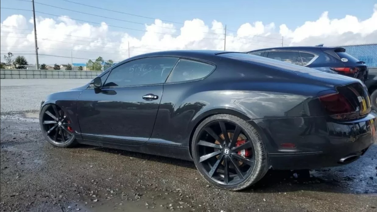 На Copart виставили на продаж Bentley з пробігом майже 1 мільйон км (фото)