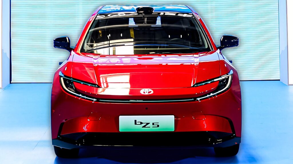 Нова модель від Toyota стає конкуренткою Tesla Model Y за вдвічі нижчою ціною