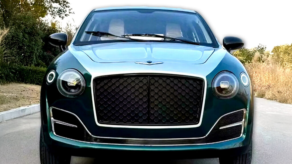 Хтось витратив 3 тисячі доларів на підроблений Bentley з електроприводом, який заправляють бензином