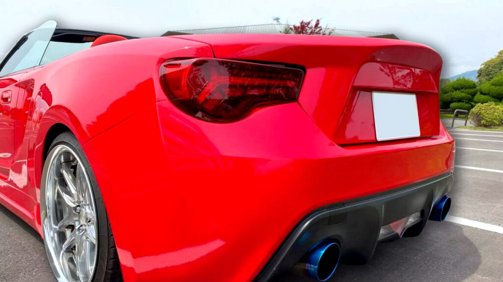Хтось створив родстер Toyota GT86 із центральним розташуванням двигуна