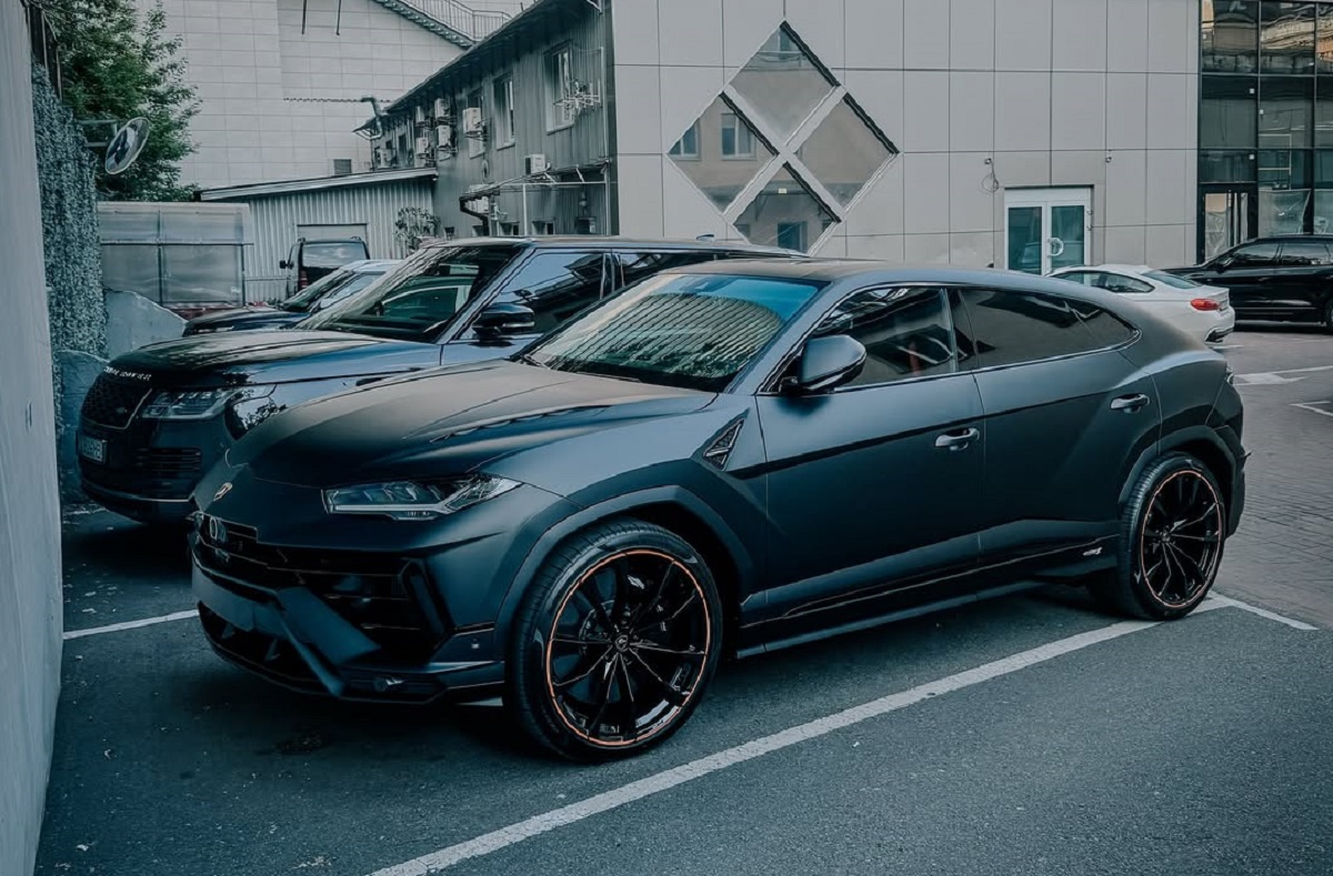 В Україні з’явився новий кросовер Lamborghini Urus (фото)