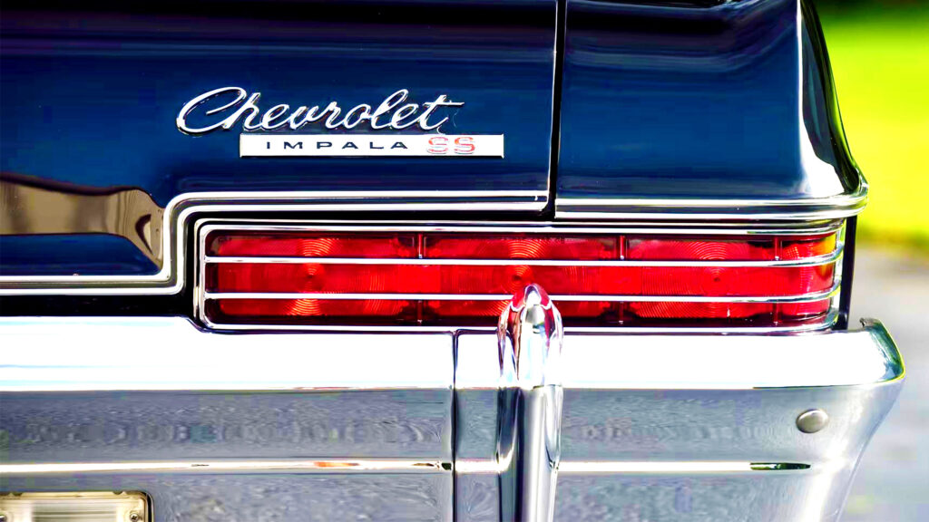 Ця Impala SS 1966 року виглядає так, ніби щойно зійшла з конвеєра Chevrolet