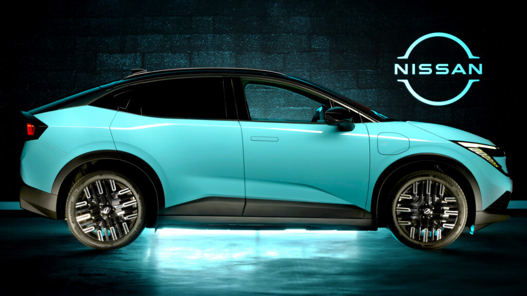 Nissan Leaf стикається зі скороченням виробництва ще до появи на ринку