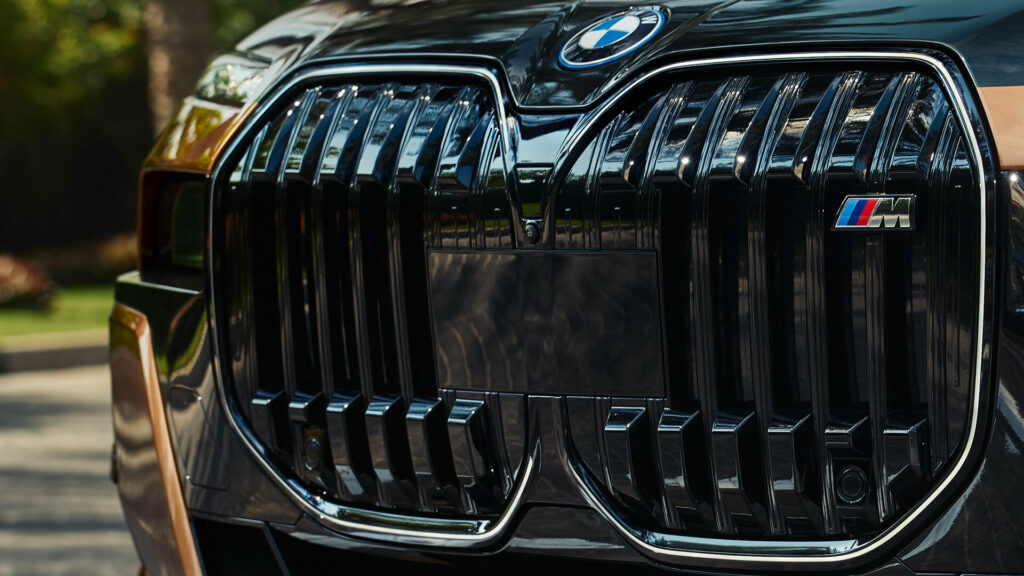 Хто винен у величезних решітках радіатора BMW?