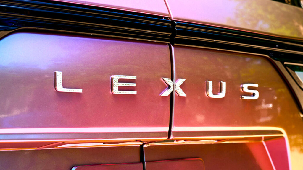 Це вже не той Lexus, яким їздив твій дід, але бабуся могла б його захотіти