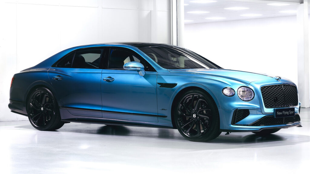 Фарбування цього Bentley коштує дорожче за новий Mercedes E-класу