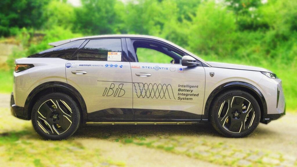 Stellantis розробив оригінальний метод для прискорення заряджання акумуляторів електромобілів та збільшення їхньої автономності