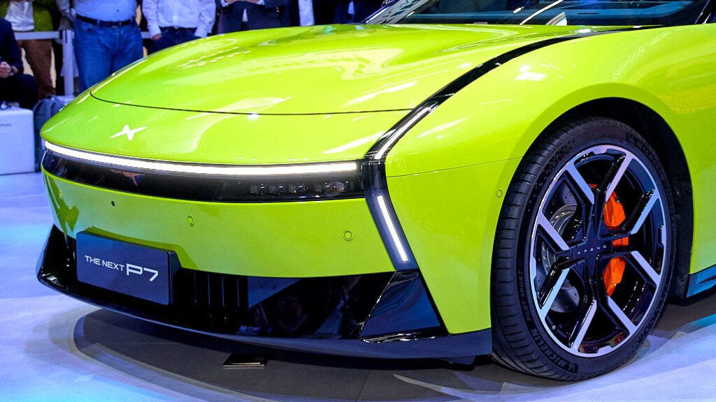 Новинка від Xpeng P7 — це саме той седан, який мав би випустити Tesla