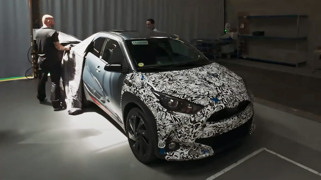 Цей крихітний прототип Toyota має обличчя Yaris та лише одне місце