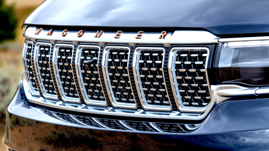 Найдорожчий позашляховик Jeep тепер кидає свої деталі в інших водіїв