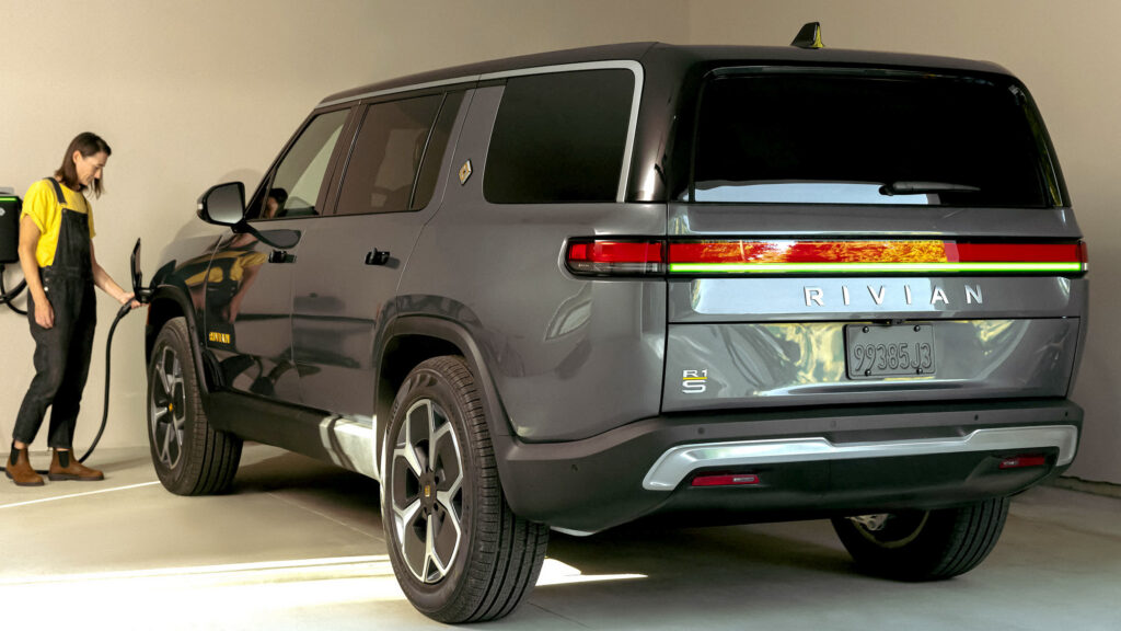Різке підвищення цін Rivian обернулося для компанії втратами у сотні мільйонів