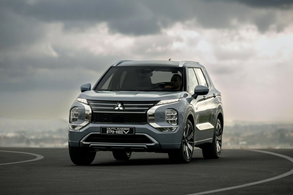 Nissan Suddenly Fast-Tracks Its First American Hybrid SUV