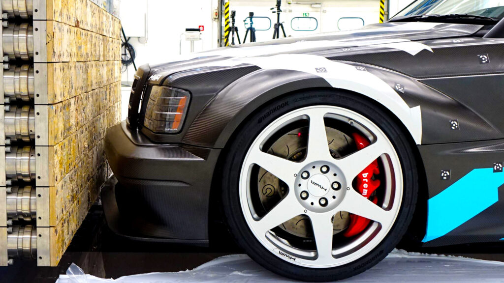 HWA знищив Mercedes EVO за 800 000 доларів, щоб ви могли керувати ним безпечно