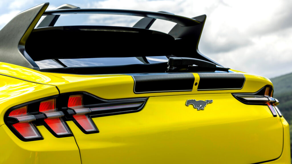 Продажі електромобілів Ford у третьому кварталі злетіли, наче гарячі пропозиції на Чорну п’ятницю