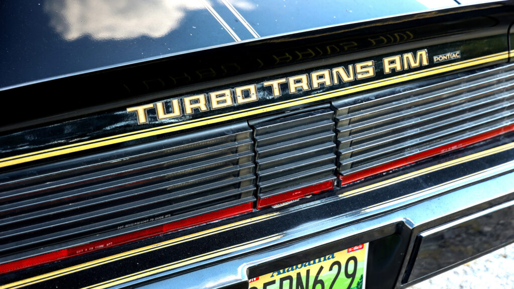 Турбований Trans Am від Pontiac обіцяв бути вогненним, але виявився лише гарячим повітрям