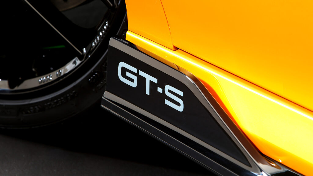 Концепт Toyota Camry GT-S виглядає настільки швидким, що може обманути зір