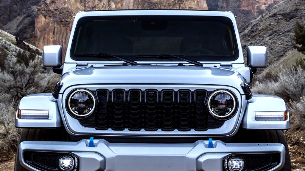 Jeep відкликає гібридні автомобілі, які вийшли з ладу після оновлення програмного забезпечення