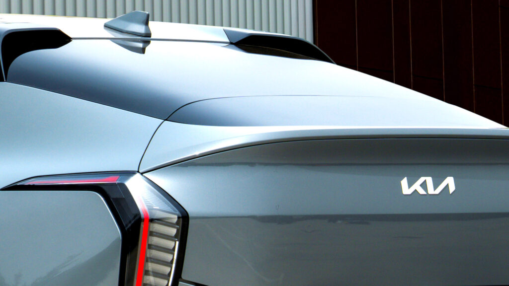 Запуск Kia EV4 на льоду відкладено на невизначений термін через зниження попиту на електромобілі в Америці