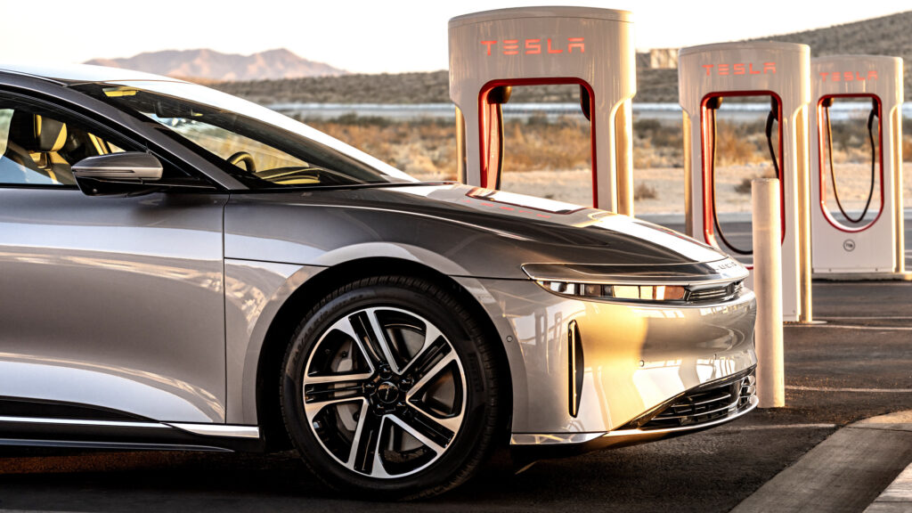 Гендиректор Lucid нагадує, що модель Tesla S залишається без оновлень з часів президентства Обами