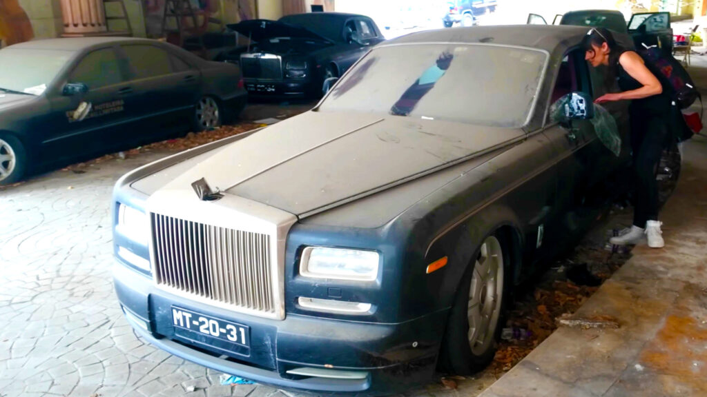 Покинутий розкішний готель приховує колекцію преміальних авто, застиглих у часі