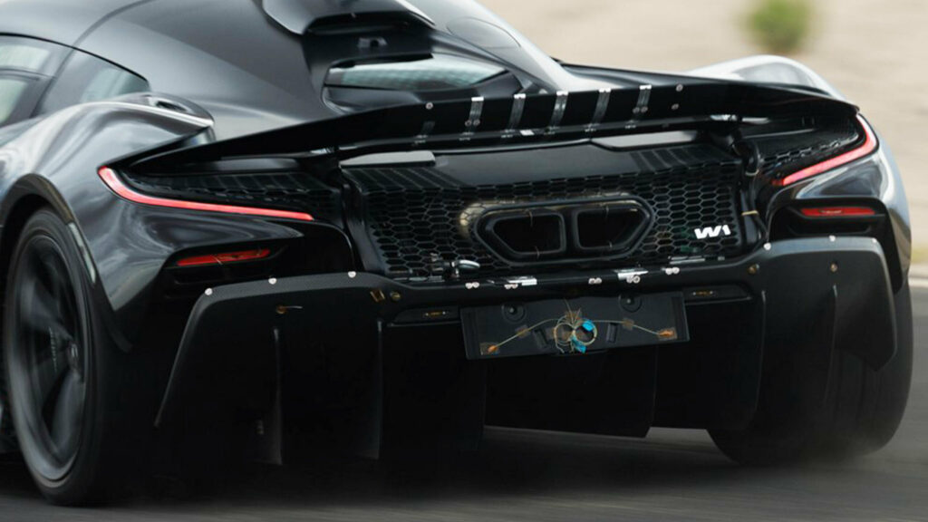 Навіть палюча спека Аризони не спинила McLaren W1