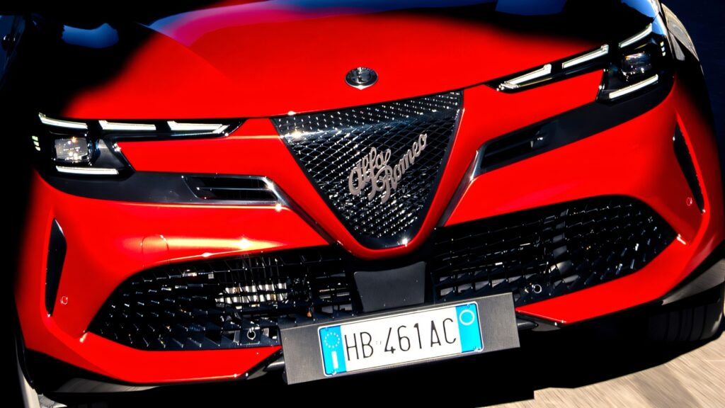 Новий спорткар Alfa Speciale демонструє, що Stellantis досі вірить у силу дизайну