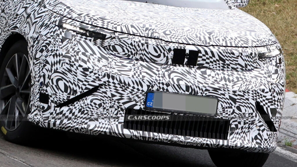 Конкурент Škoda для Kia EV9 не обдурить нікого цією маскувальною оболонкою BMW