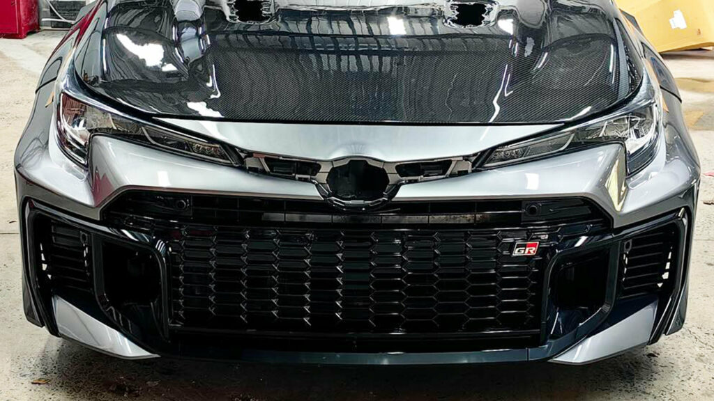 Хтось створює седан на базі Toyota GR Corolla