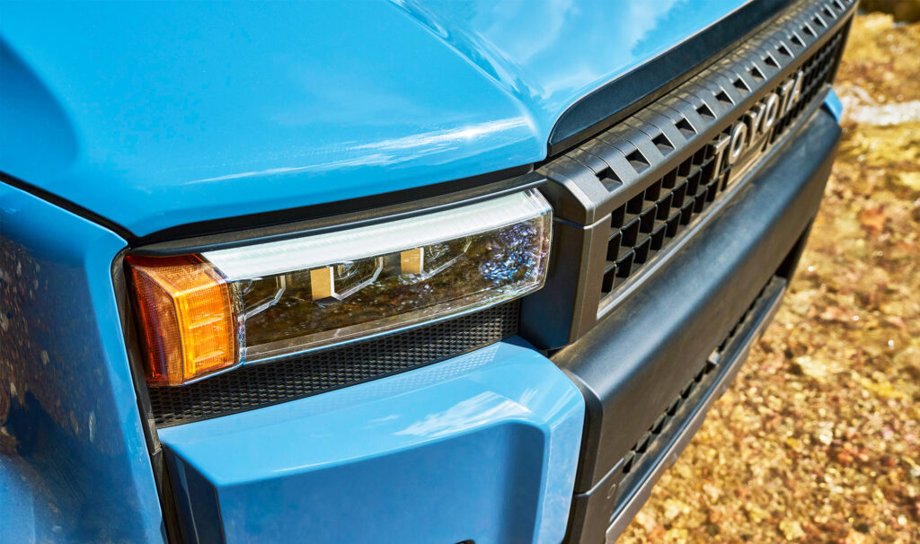 Продажі Toyota Prius та Land Cruiser у вересні показали катастрофічні результати
