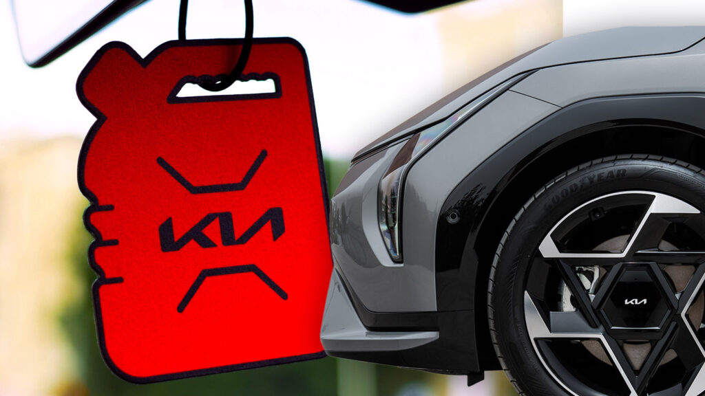 Kia створила освіжувач повітря з ароматом бензину для власників електромобілів, які суму