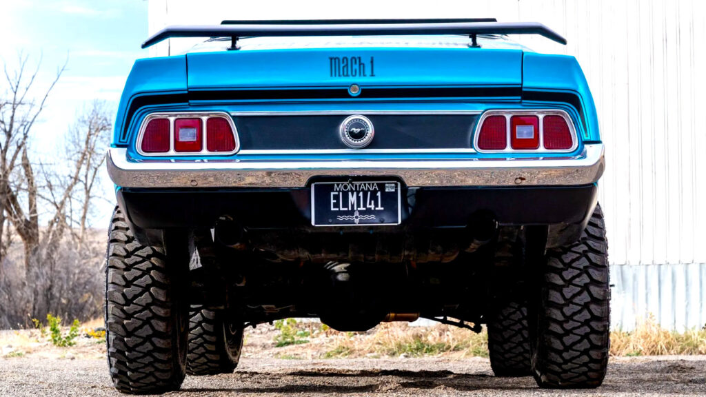 Цей 1973 року Мустанг Сафарі виглядає готовим до полювання на Бронкос