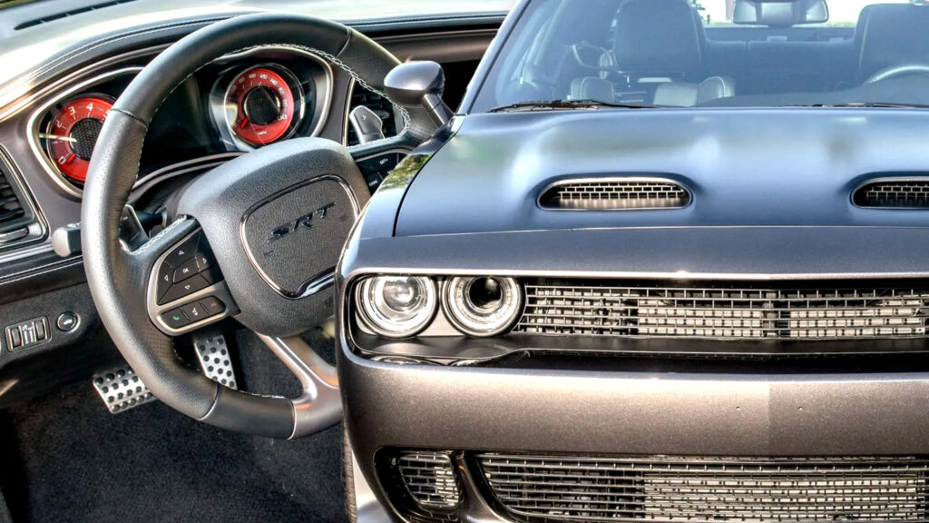 47-мильний Challenger SRT Hellcat Jailbreak 2023 року продано значно нижче за офіційну ціну