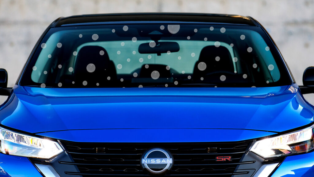 Бульбашки чудові у шампанському, але небажані на лобовому склі Nissan