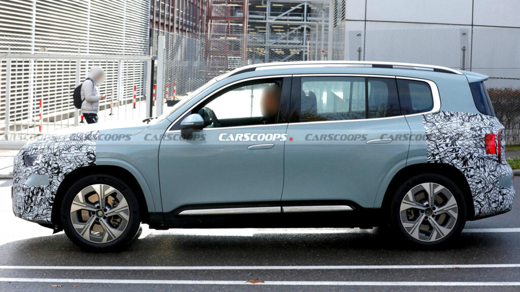 Новий Mercedes GLB вважає себе досить розумним, і він майже такий