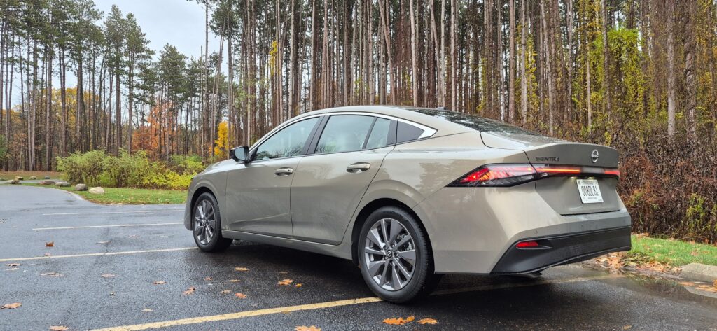 2026 Nissan Sentra на дорозі