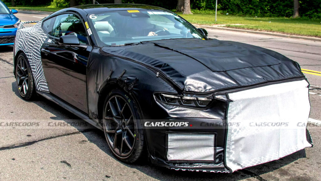 Форд Рейсінг готує таємничу «дорожню модель» на січень